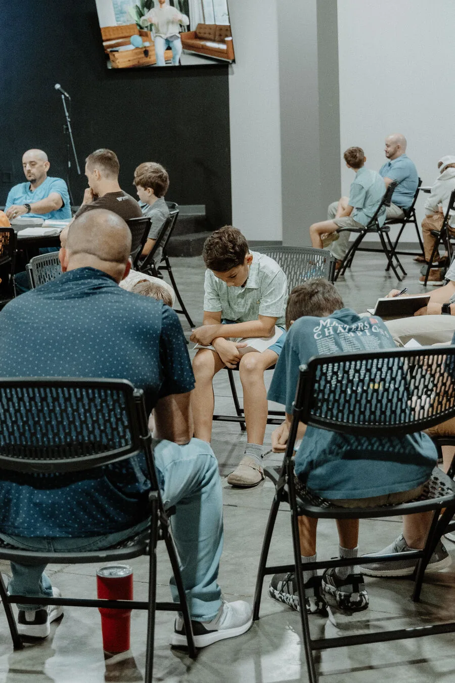 A group sitting together in a circle of chairs.