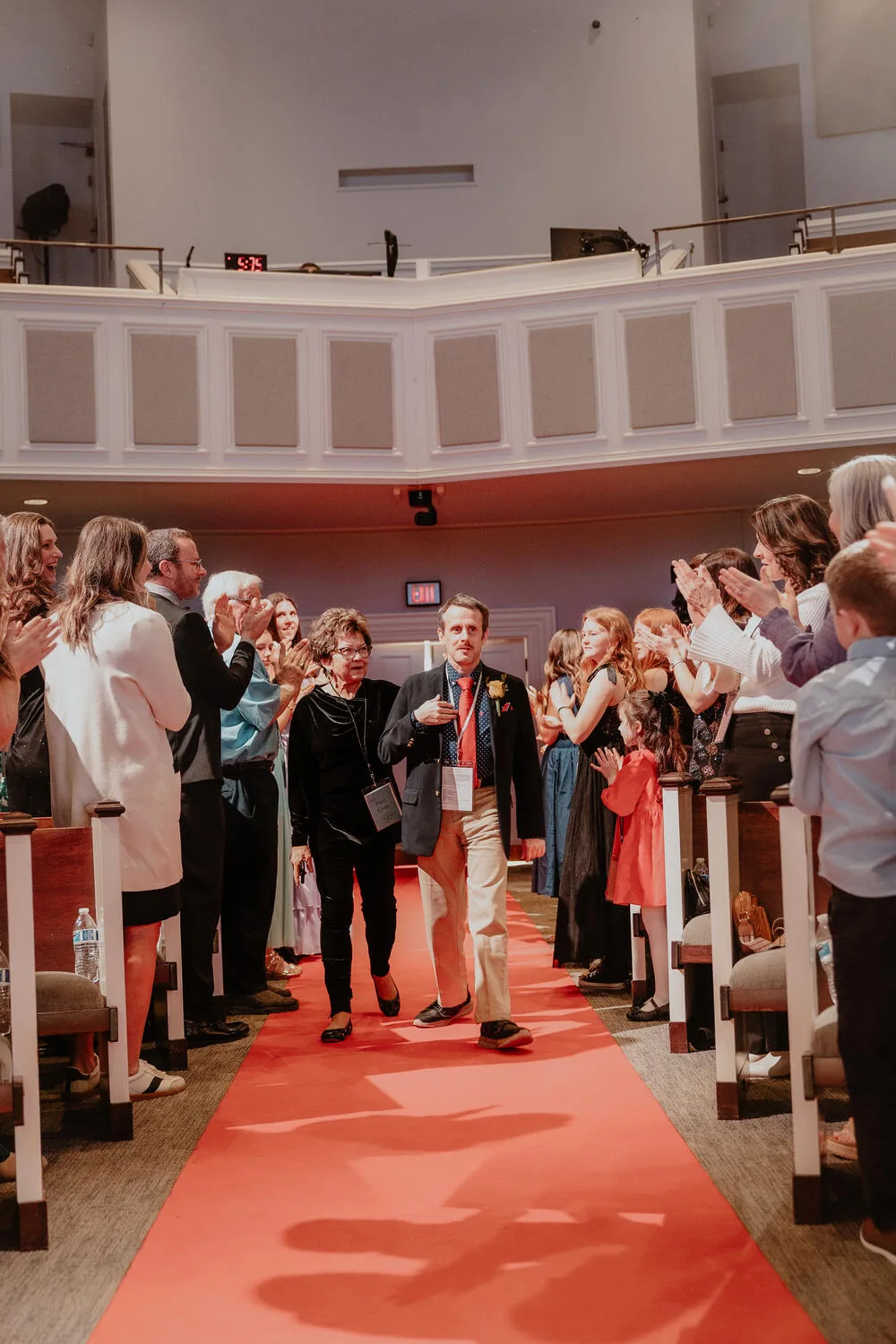 Arriving to applause on the red carpet.